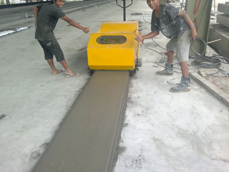 Panel dinding ringan membuat mesin